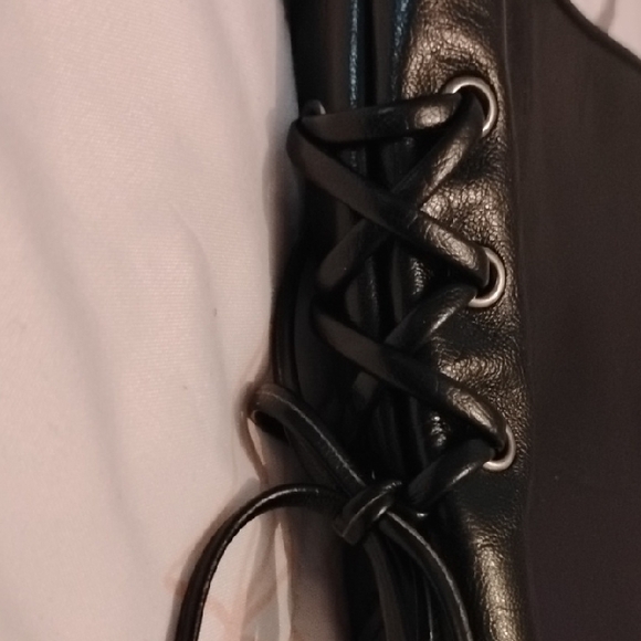 Hot Topic Her Universe Black Shoulder Bag Tote Edward Scissorhands Studs Laces - Picture 4 of 9